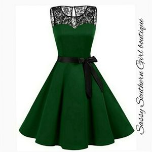 🆕⭐Dark green lace vintage style dress